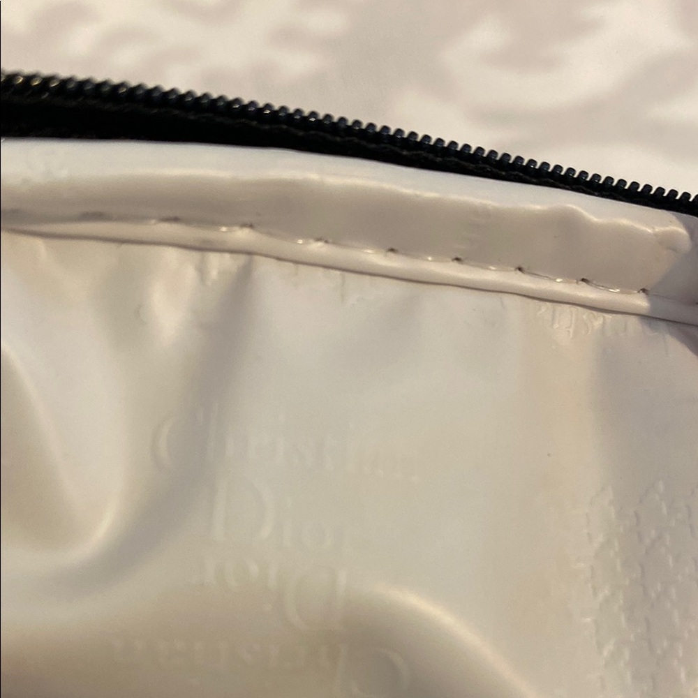 Dior Black and White Cosmetic Bag with Mirror and Elegant Design - Picture 6 of 8